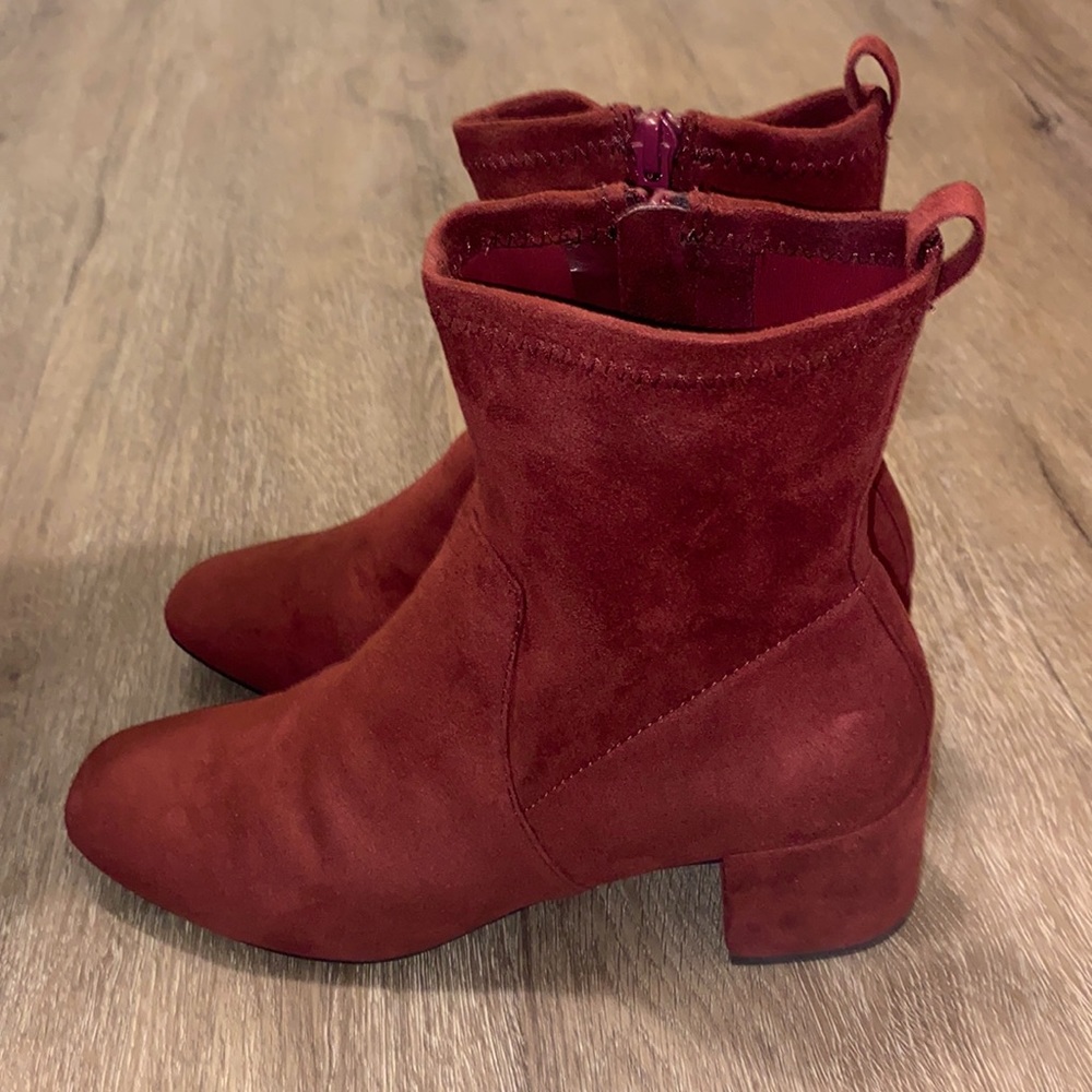 Aldo burgundy ankle booties - size US 7